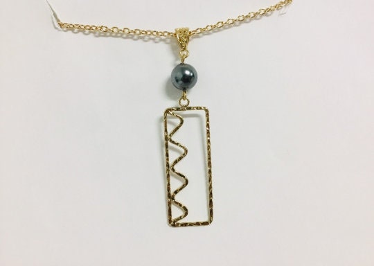 Hawaiian Island Style : Hamilton Gold Earring with Shell Pearls