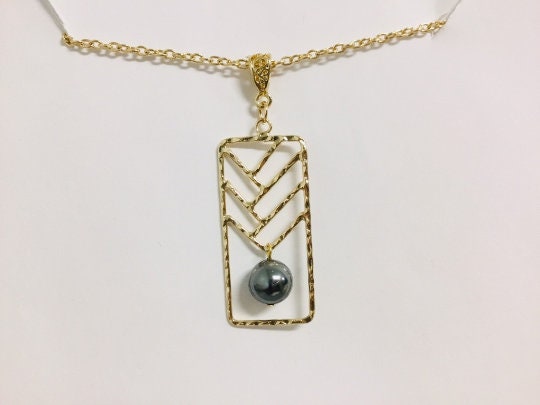 Hawaiian Lauhala Weave: Hamilton Gold Earring with Shell Pearls