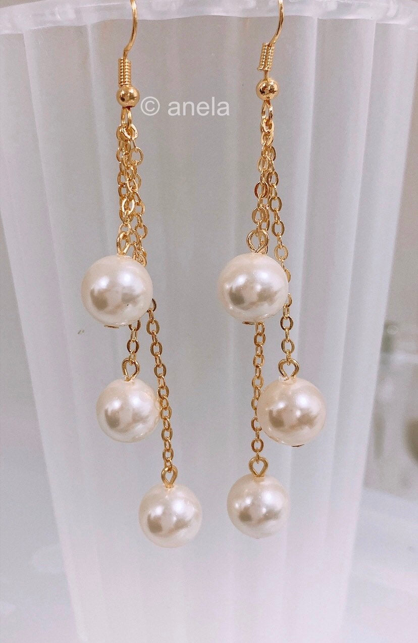 Triple drop: Hamilton Gold Earring with White Shell Pearls