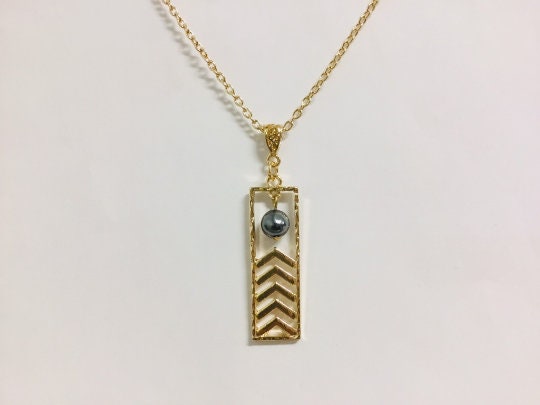 Hawaiian Tribal Rectangle Design: Hamilton Gold Earring with Shell Pearls