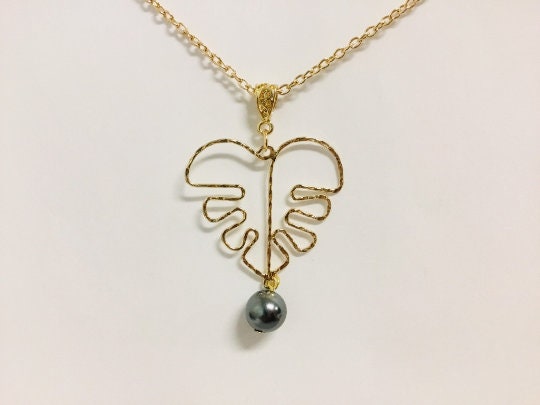 Monstera Leaf Wire: Hamilton Gold Earring with Shell Pearls
