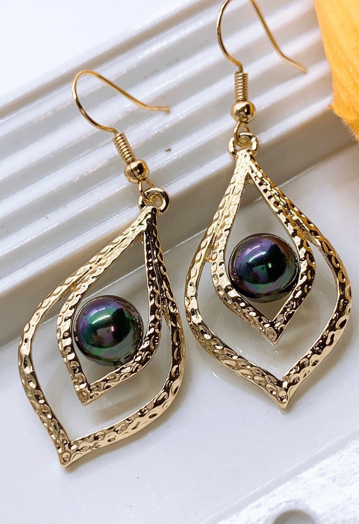 Teardrop: Hamilton Gold Earring with Shell Pearls