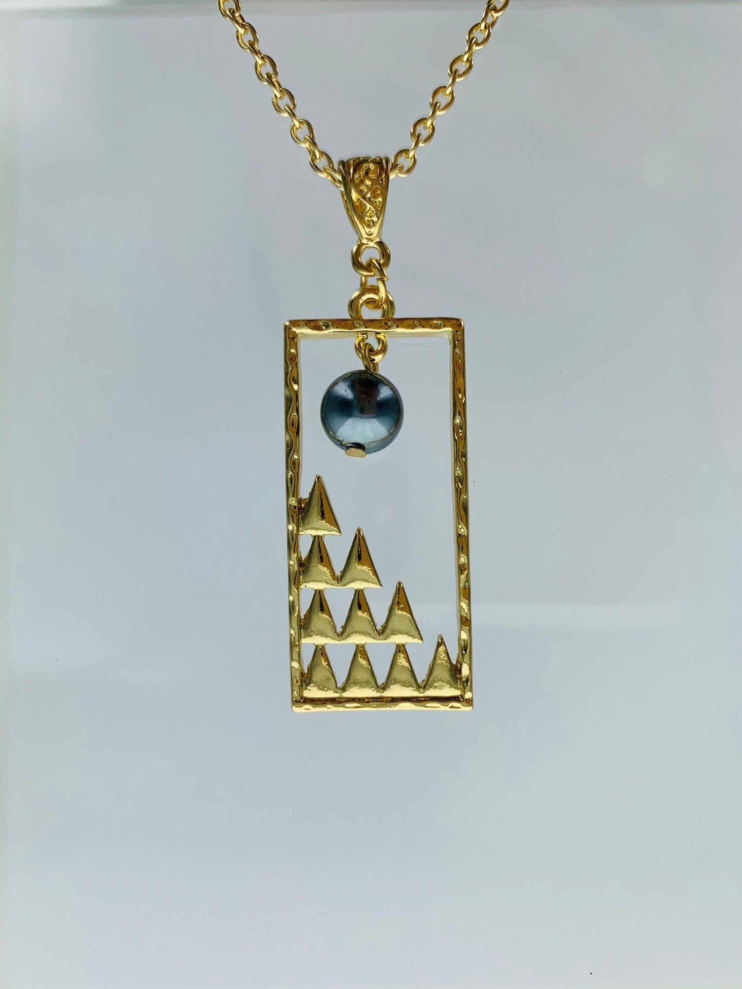 Mauna Kea Rectangle : Hamilton Gold Necklace with Shell Pearls