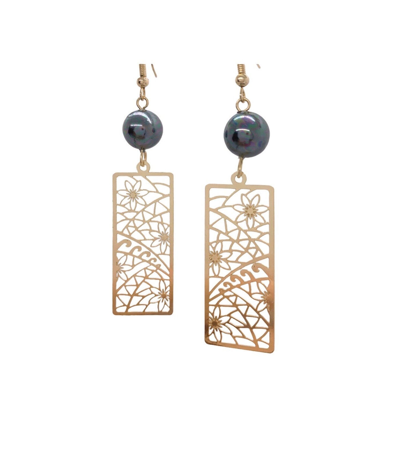 Hawaiian Tiare Flowers Tribal Wave Rectangle : Hamilton Gold Earring with Shell Pearls