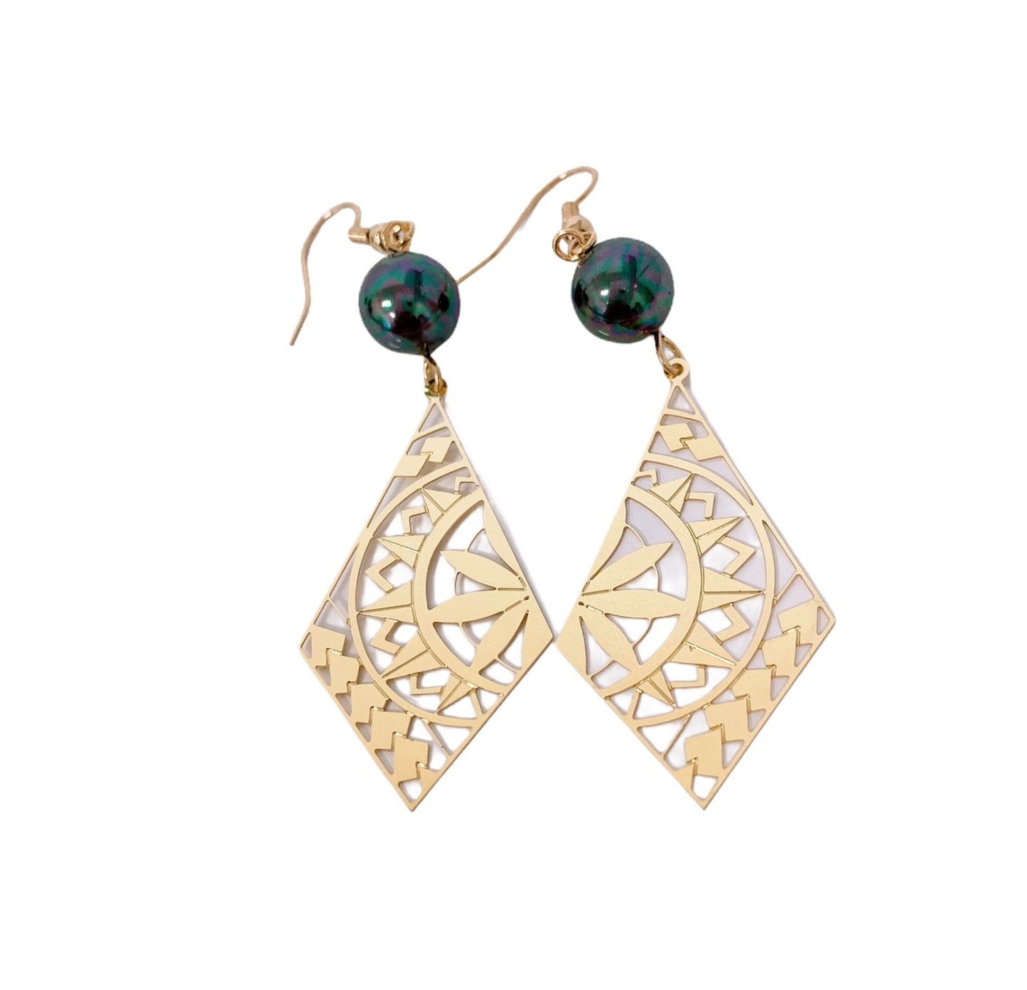Hawaiian Tiare Flowers Tribal Diamond Shape : Hamilton Gold Earring with Shell Pearls