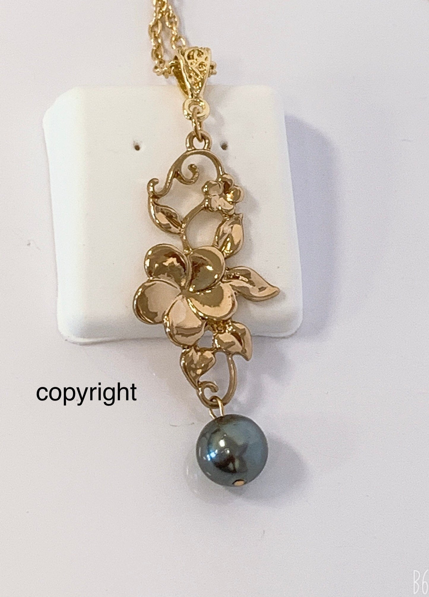 Hawaiian Plumeria Flowers Necklace : Hamilton Gold Earring with Shell Pearls