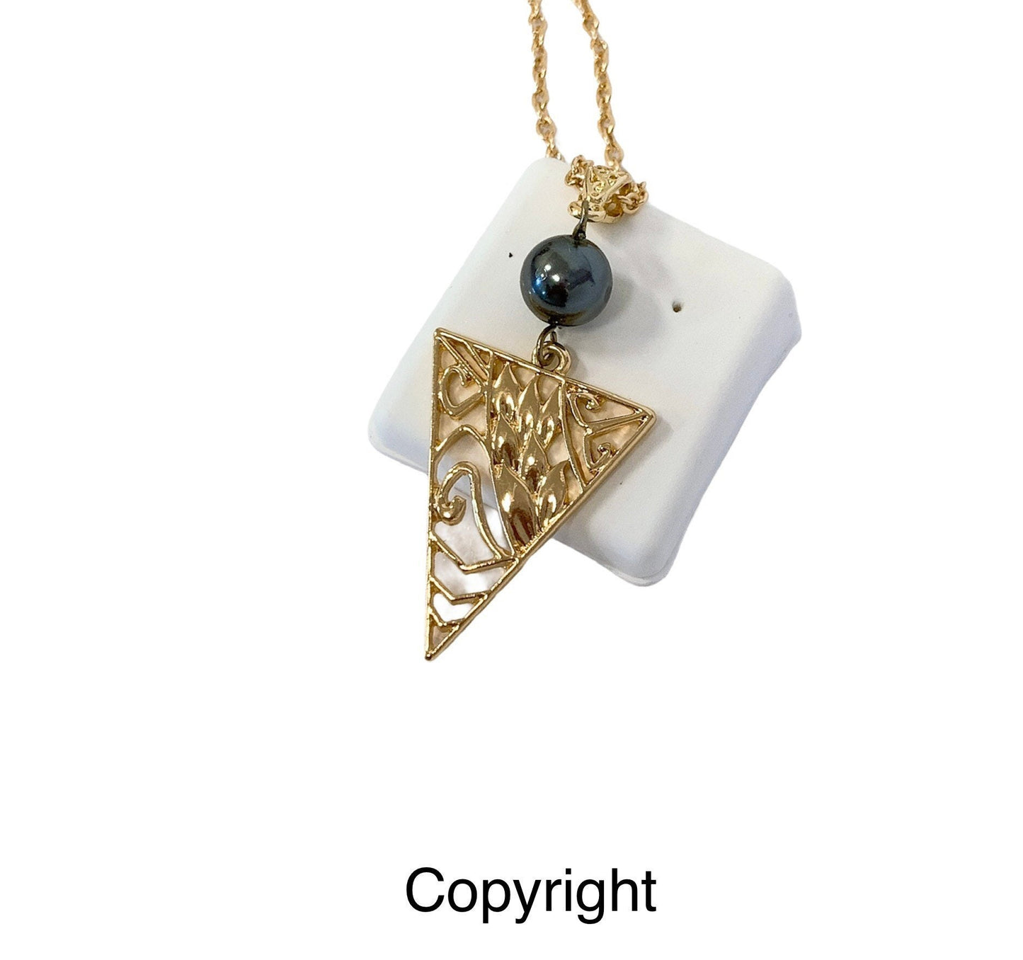 Maile Lei Tribal Design : Hamilton Gold Earring with Shell Pearls necklace