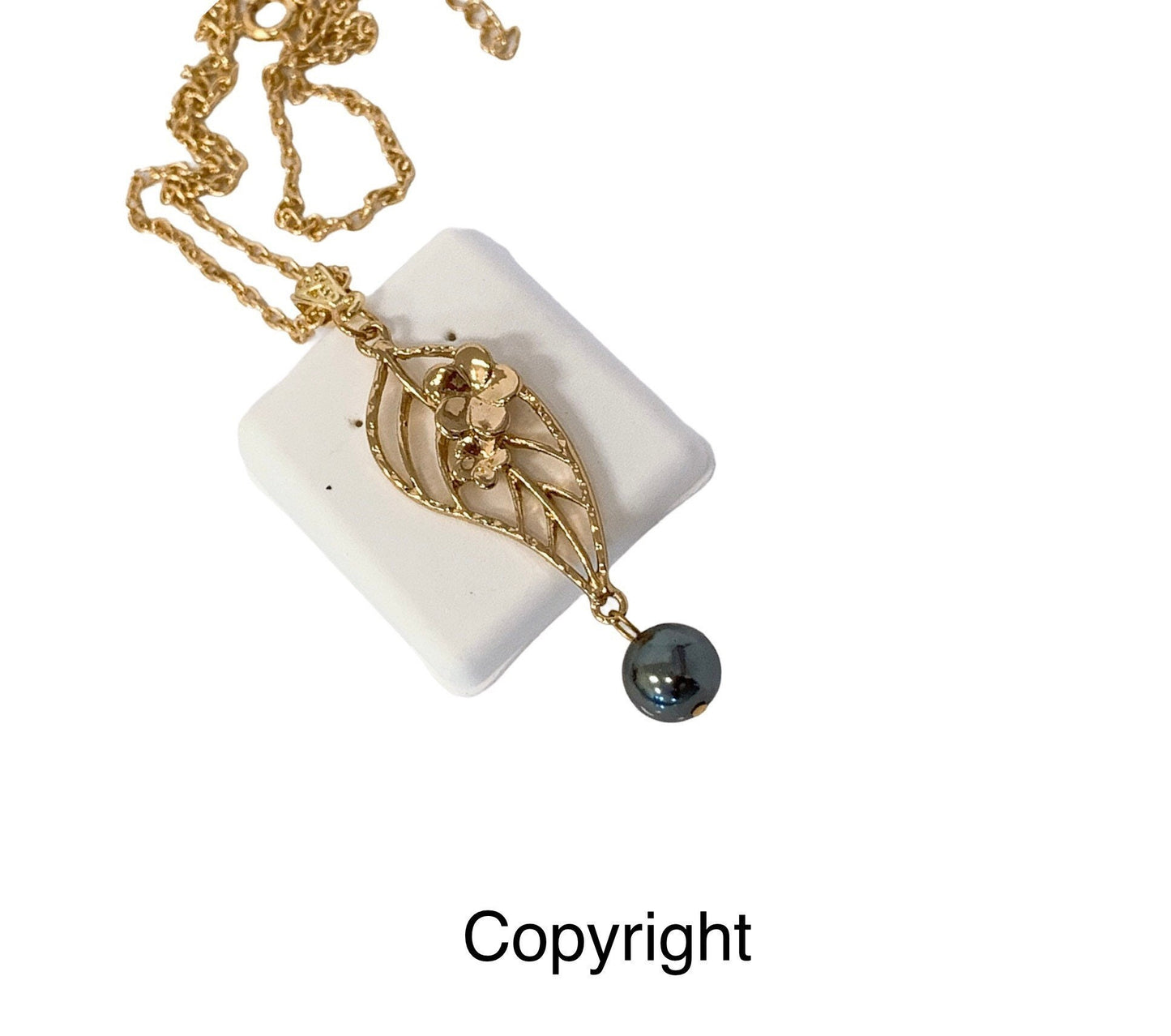 Hawaiian Plumeria Flowers with Tropical leaf : Hamilton Gold Earring with Shell Pearls