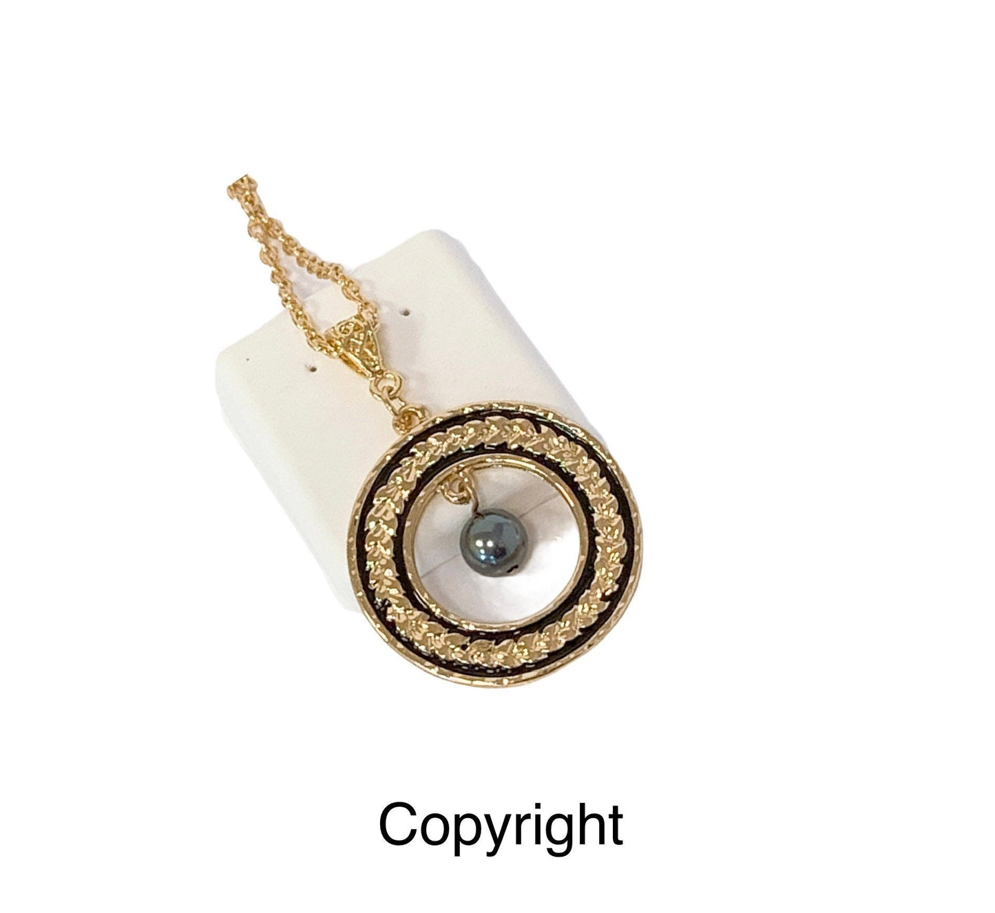 Maile lei Black enamel Circle: Hamilton Gold Earring with Shell Pearls