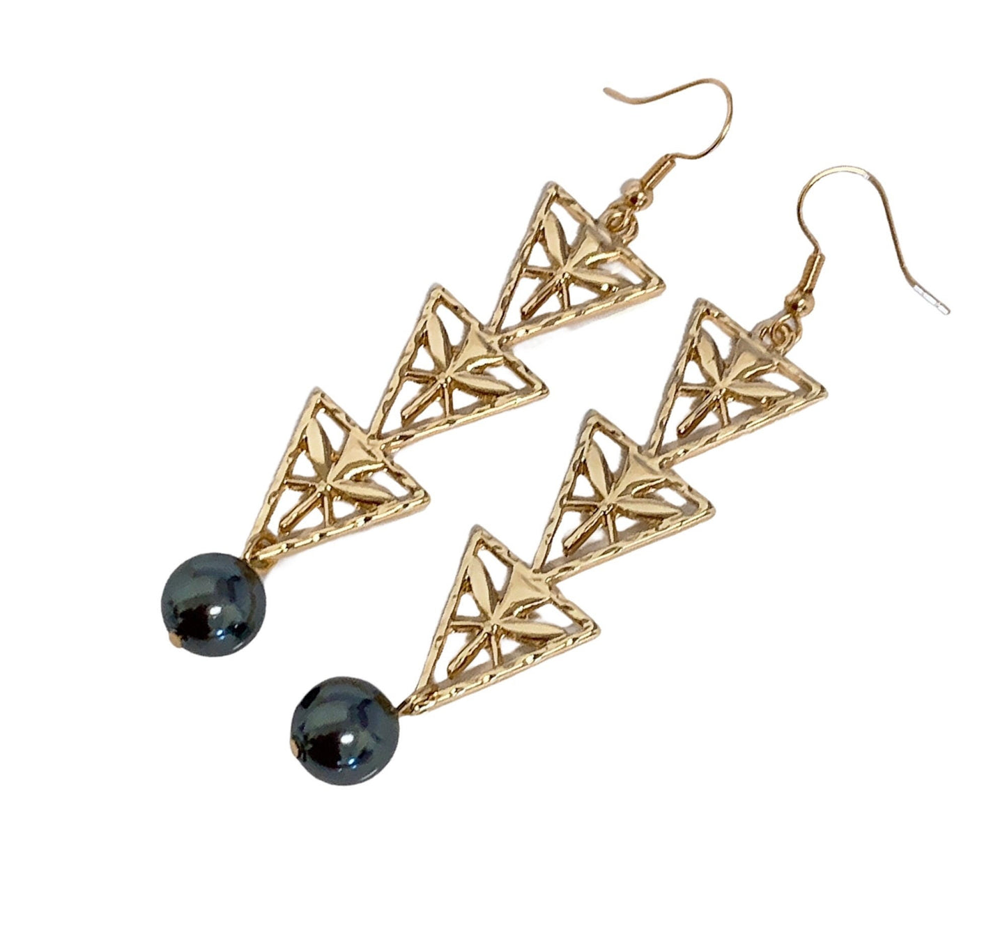 Mauna Kea with Kahili: Hamilton Gold Earring with Shell Pearls