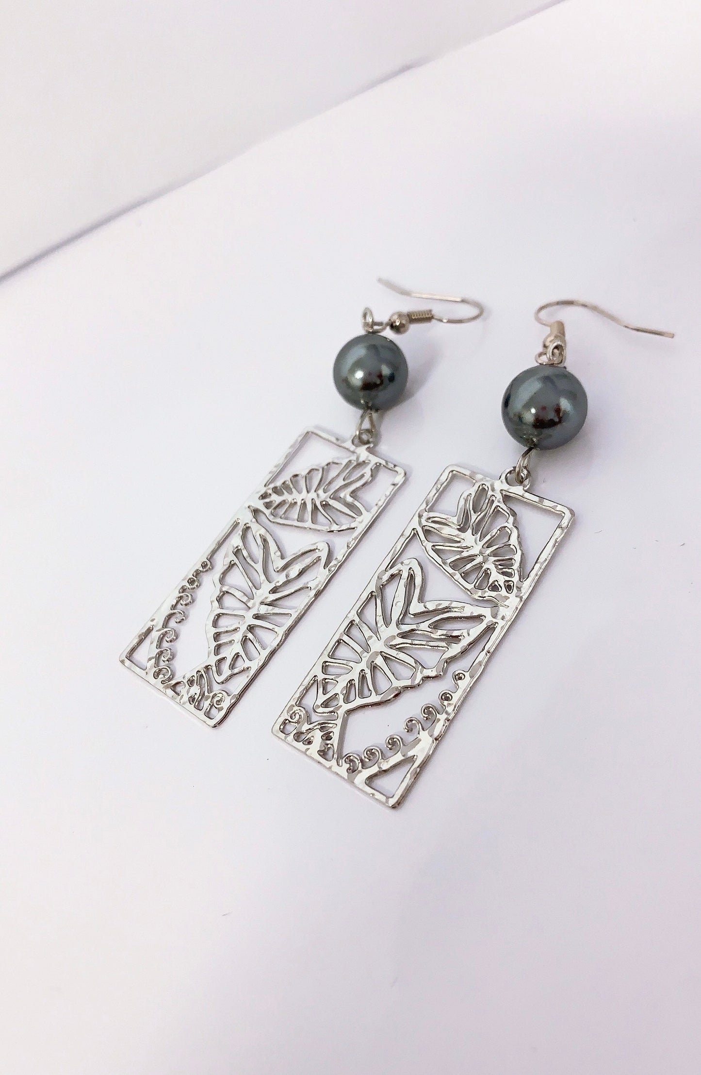 Hawaiian Taro Leaf: Hamilton Silver Earring with Shell Pearls
