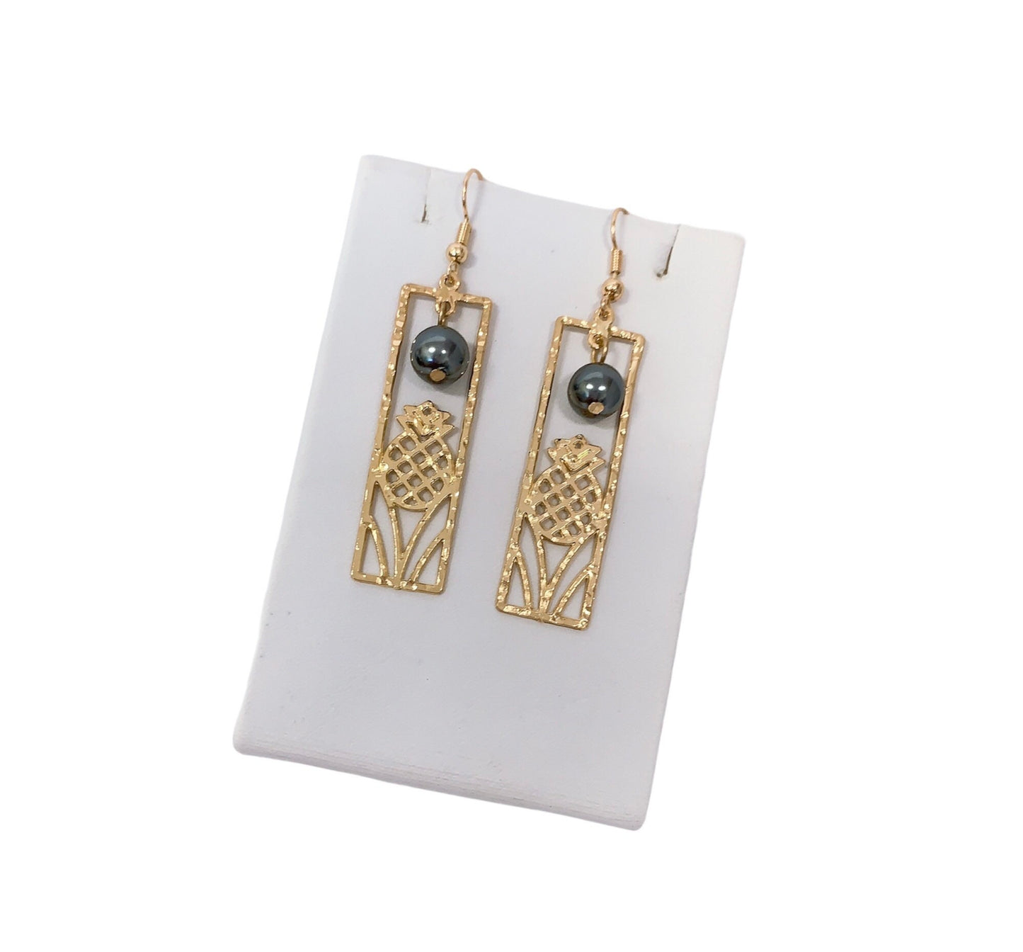 Hawaiian Small Pineapple Rectangle Design: Hamilton Gold Earring with Shell Pearls