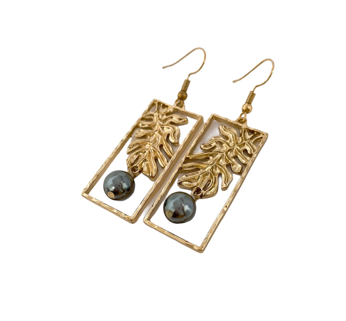 Hawaiian Tropical Ulu Leaf Design: Hamilton Gold Earring with Shell Pearls