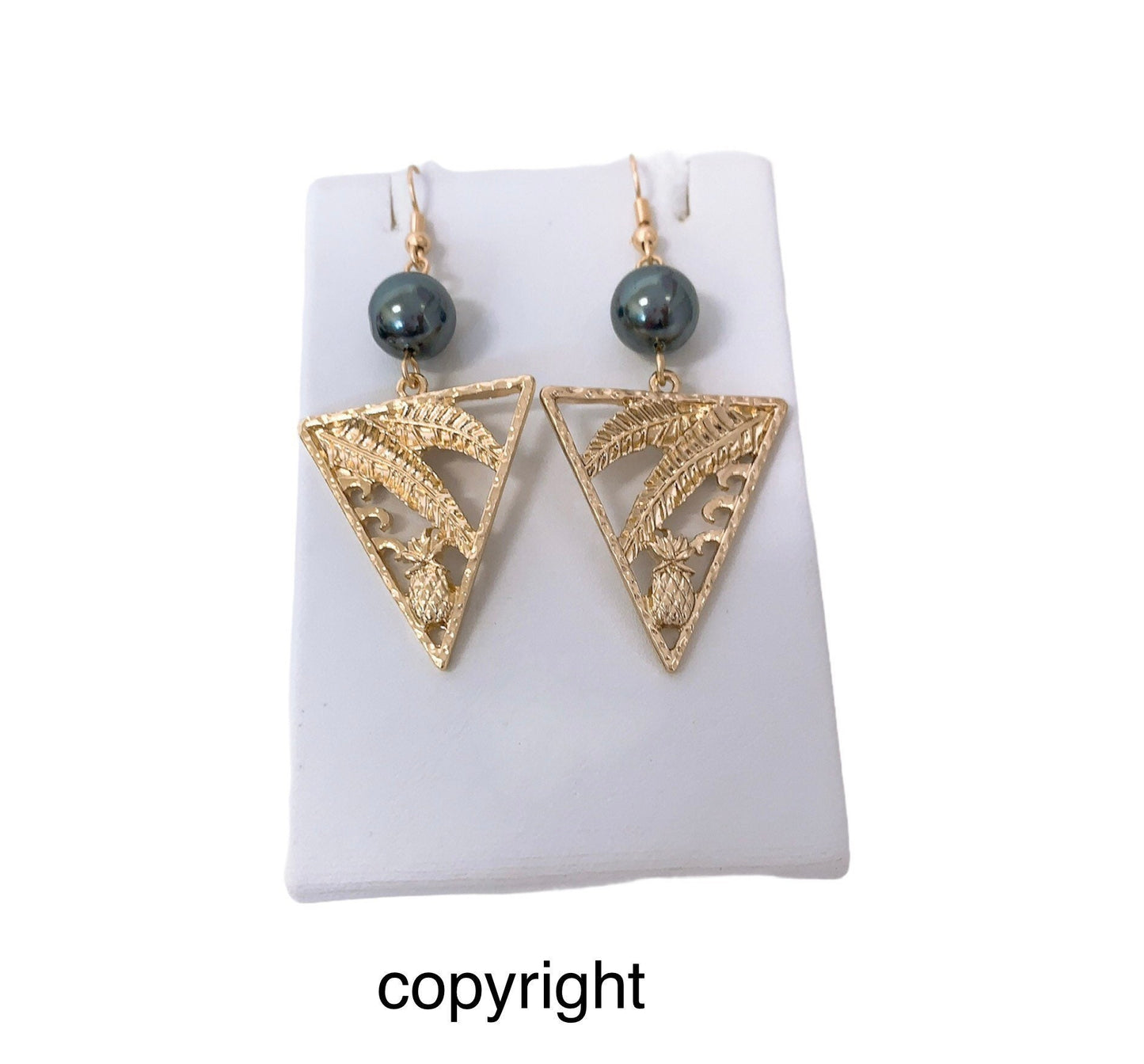Hawaiian Tropical Banana Leafs and Pineapple : Hamilton Gold Earring with Shell Pearls