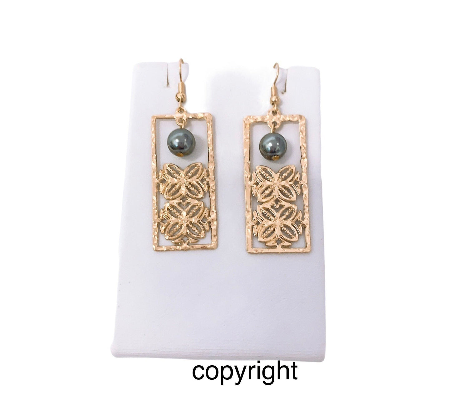 Hawaiian Quilt Patten Flowers Design: Hamilton Gold Earring with Shell Pearls
