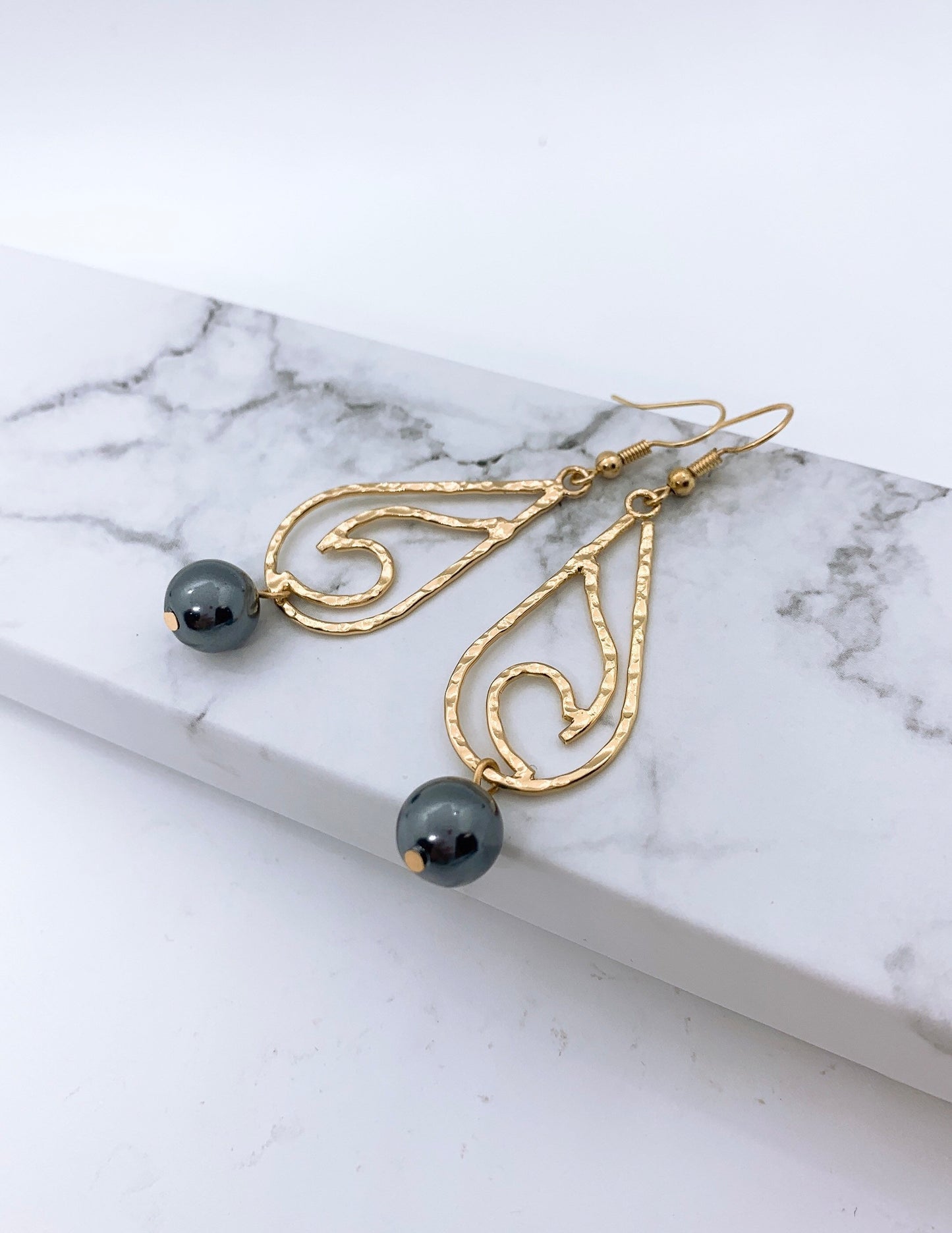 Teardrop Wave: Hamilton Gold Earring with Shell Pearls