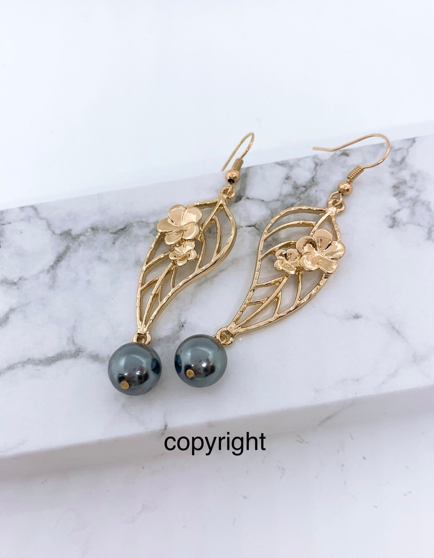 Hawaiian Plumeria Flowers with Tropical leaf : Hamilton Gold Earring with Shell Pearls