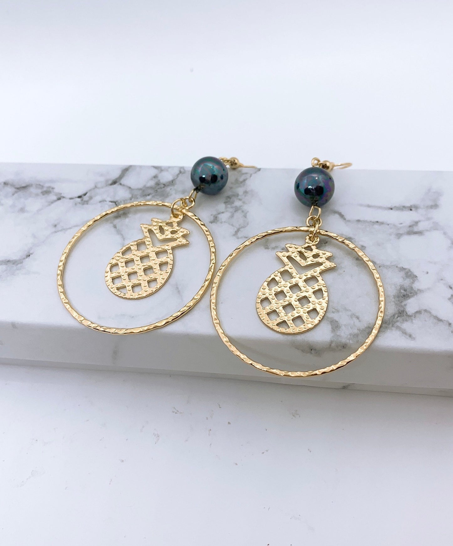 Hoop Pineapple: Hamilton Gold Earring with Shell Pearls