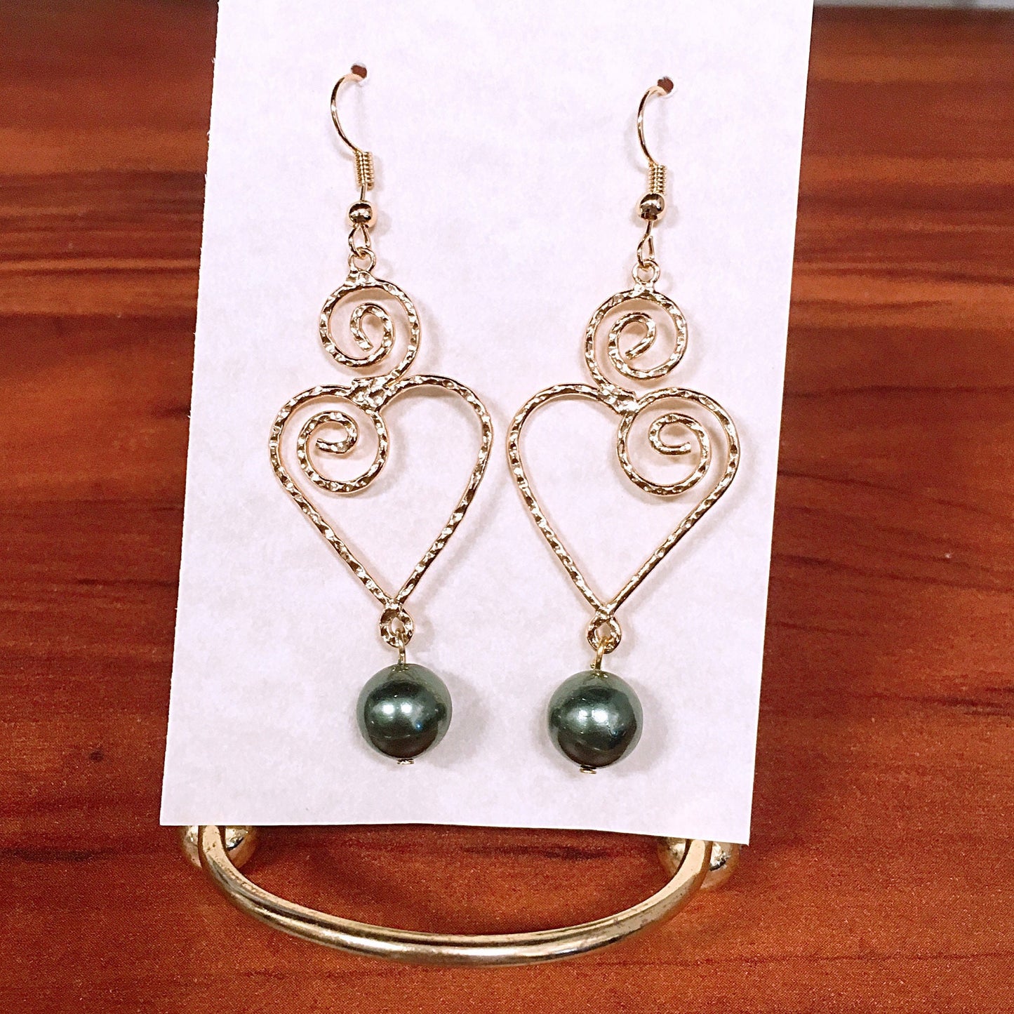 Oceans Wave Heart: Hamilton Gold Earring with  Shell Pearls