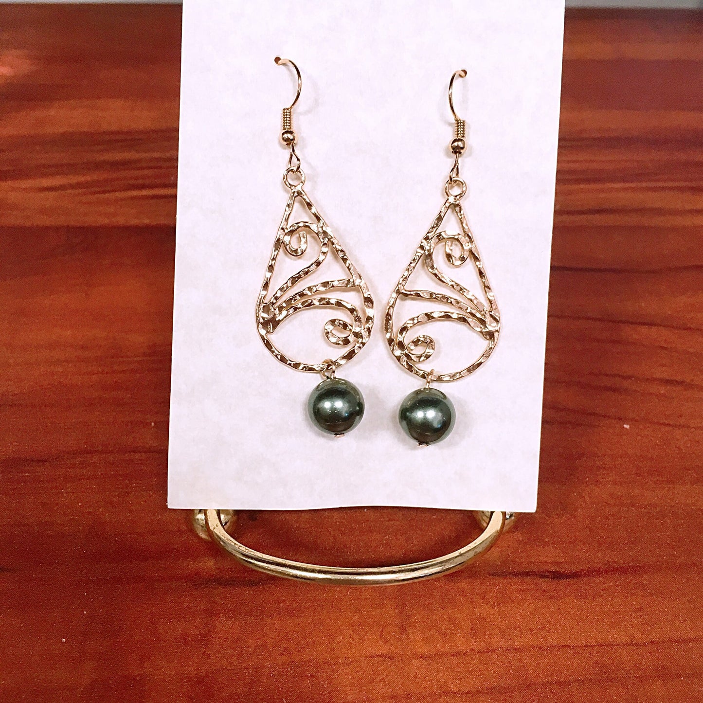 Teardrop Breeze/Wind Spiral : Hamilton Gold Earring with  Shell Pearls