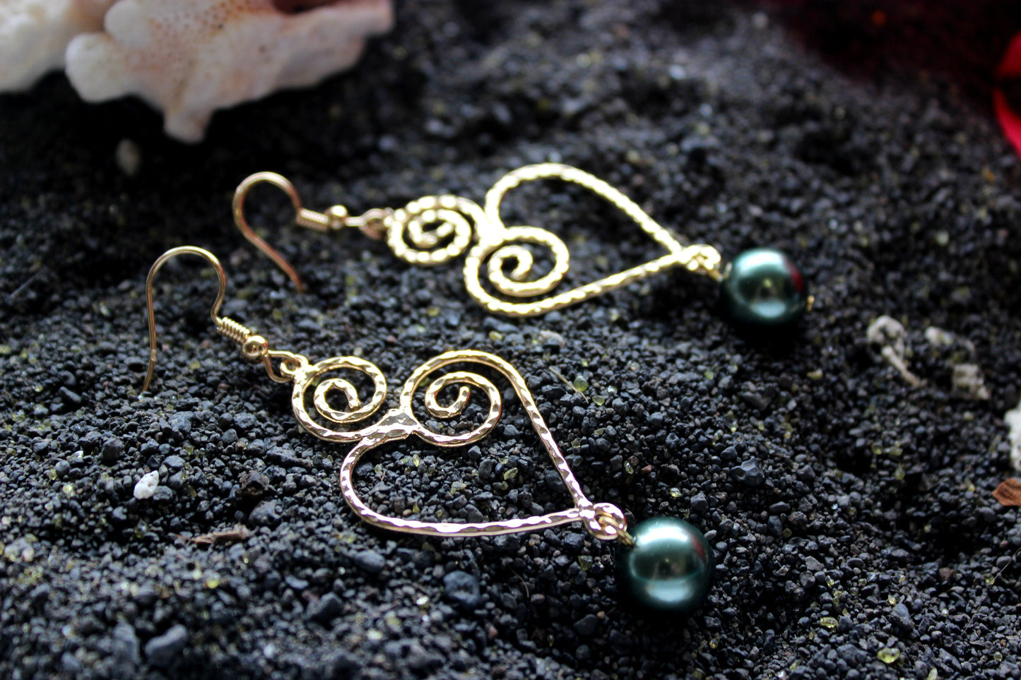 Oceans Wave Heart: Hamilton Gold Earring with  Shell Pearls