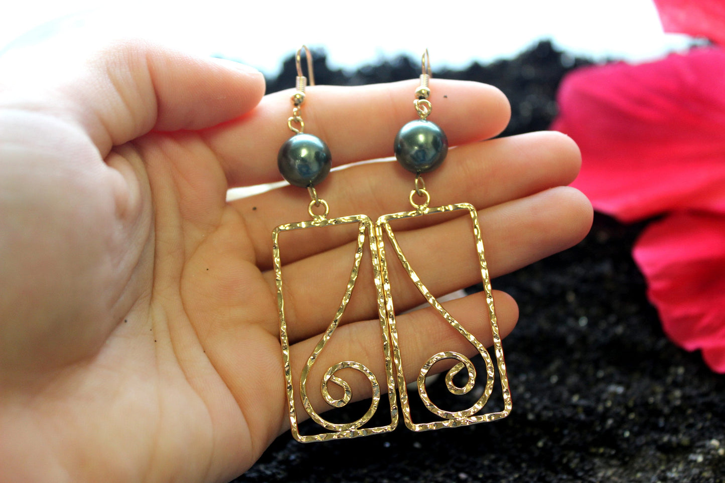 Spiral Rectangle: Hamilton Gold Earring with  Shell Pearls