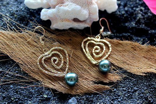 Heart Piko: Hamilton Gold Earring with  Shell Pearls