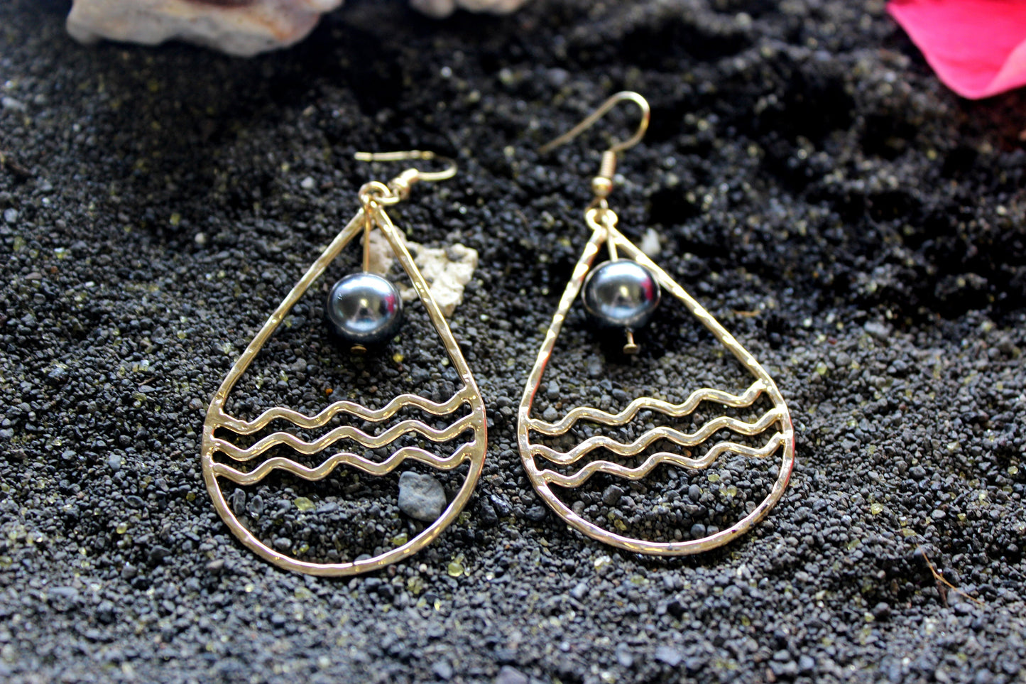 Teardrop Calm Ocean: Hamilton Gold Earring with  Shell Pearls