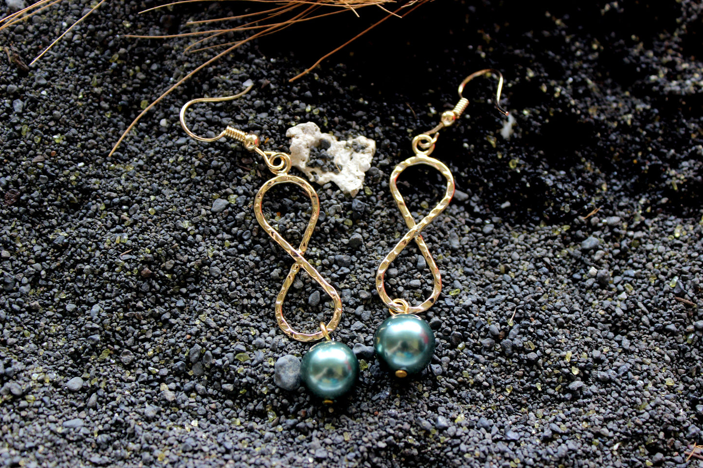 Infinity: Hamilton Gold Earring with  Shell Pearls