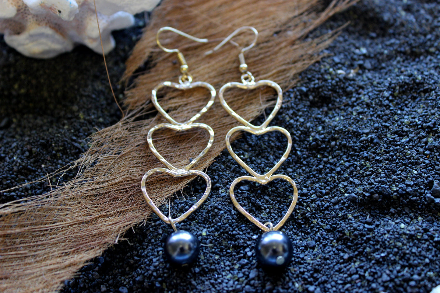 Ohana Three Hearts : Hamilton Gold Earring with  Shell Pearls