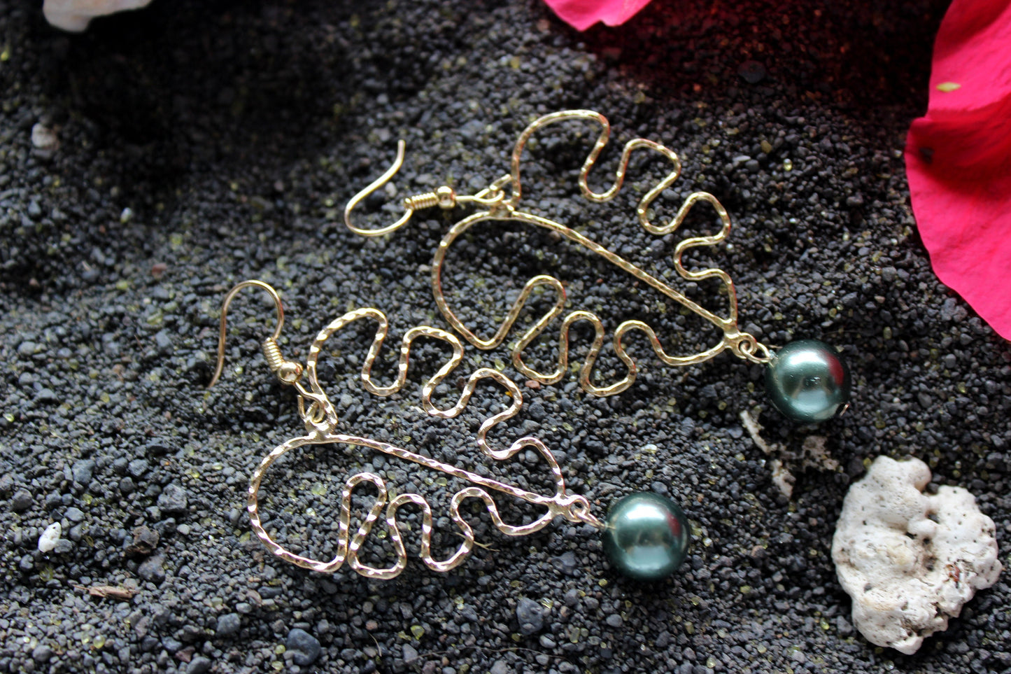 Monstera Leaf Wire: Hamilton Gold Earring with  Shell Pearls