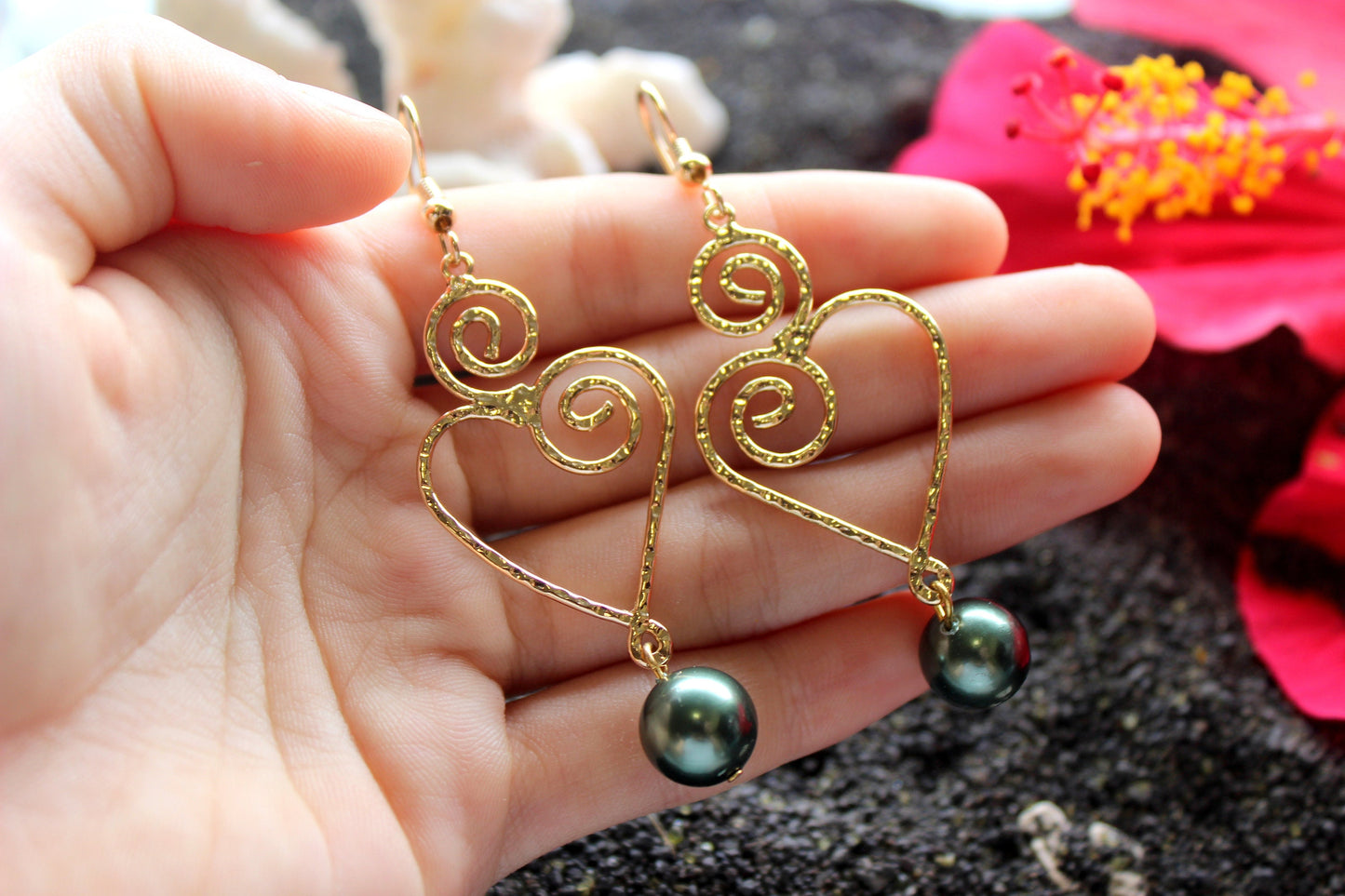 Oceans Wave Heart: Hamilton Gold Earring with  Shell Pearls