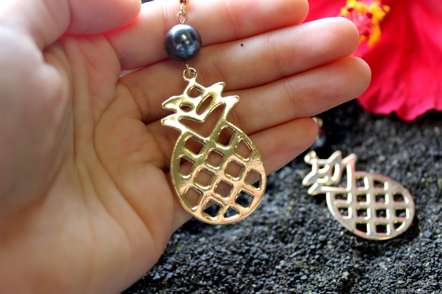 Large Pineapple: Hamilton Gold Earring with  Shell Pearls