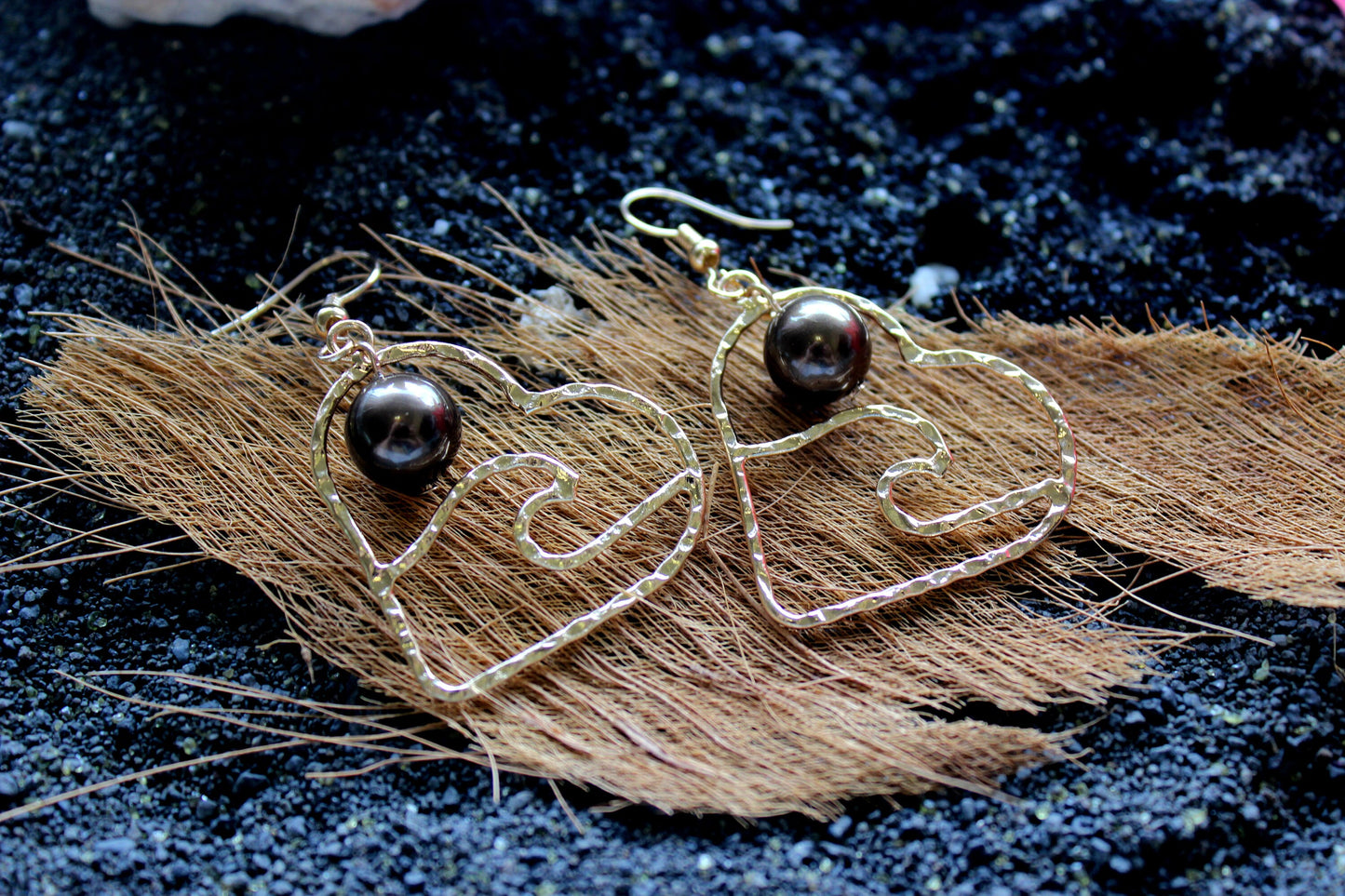 Heart Wave: Hamilton Gold Earring with  Shell Pearls