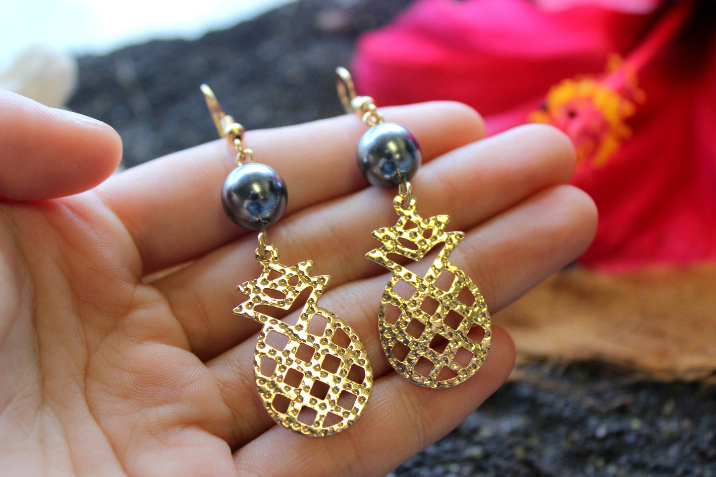 Small Pineapple: Hamilton Gold Earring with  Shell Pearls