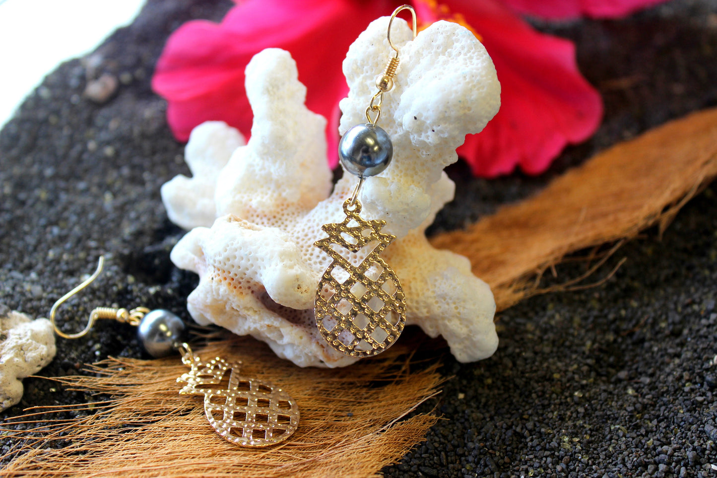 Small Pineapple: Hamilton Gold Earring with  Shell Pearls