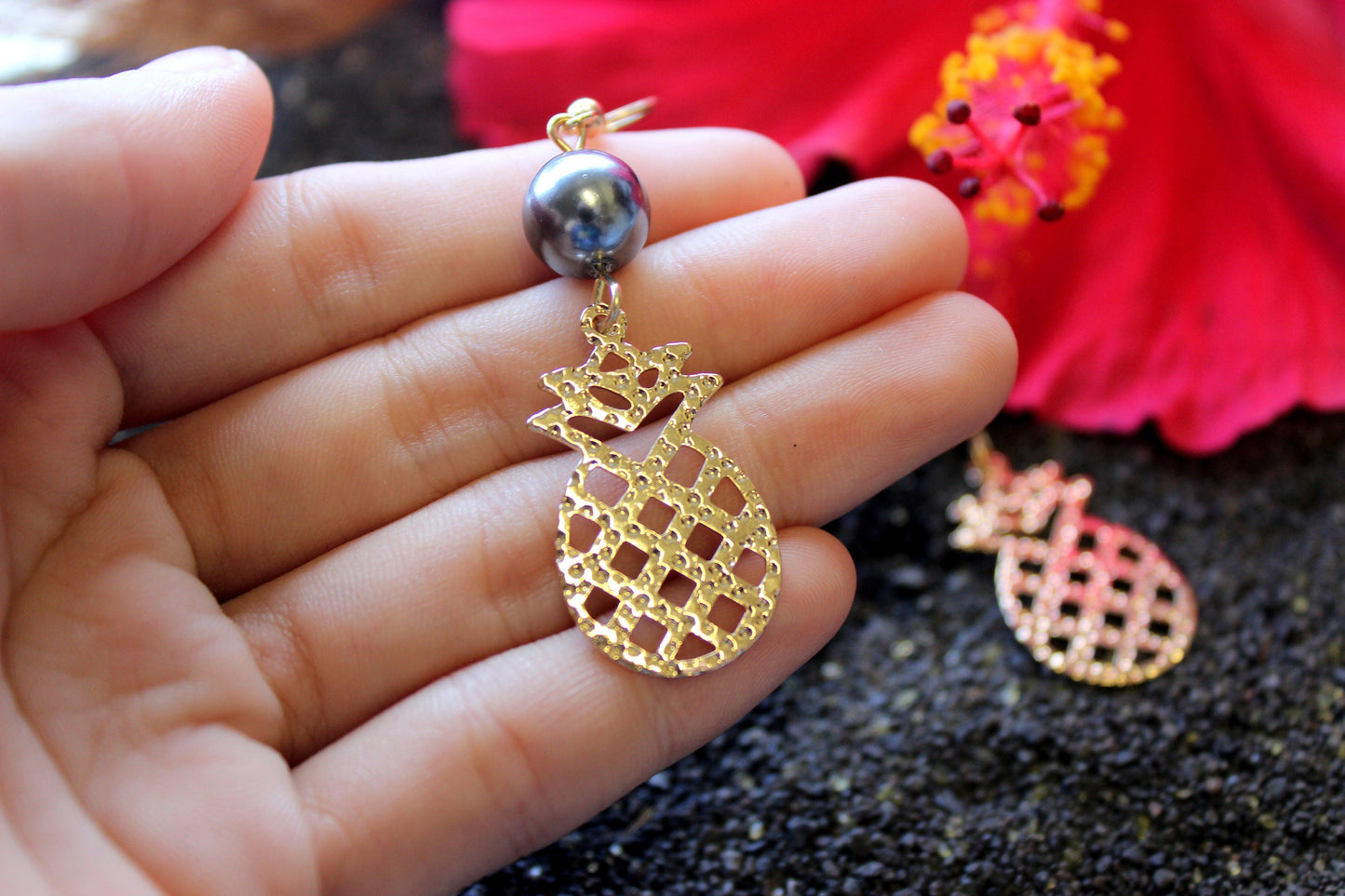 Small Pineapple: Hamilton Gold Earring with  Shell Pearls