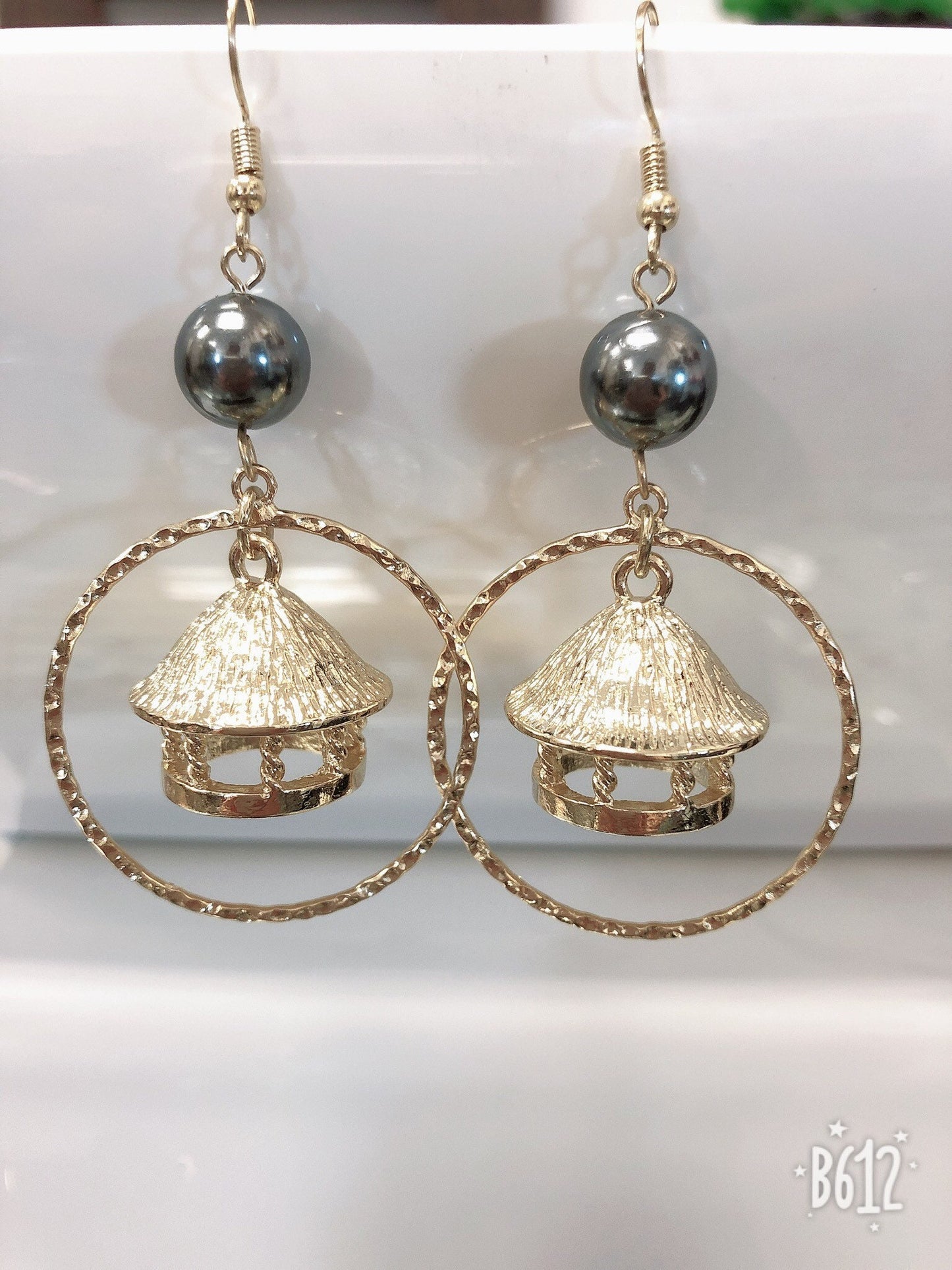 Samoan Pagoda :Hamilton Gold Earring with new Rainbow Shell Pearl