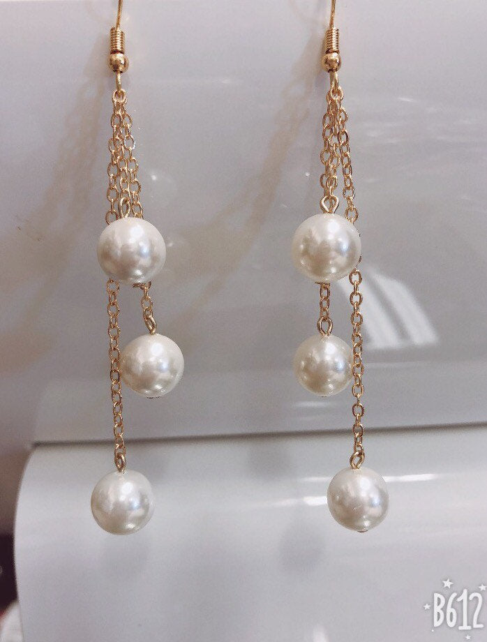 Triple drop: Hamilton Gold Earring with White Shell Pearls