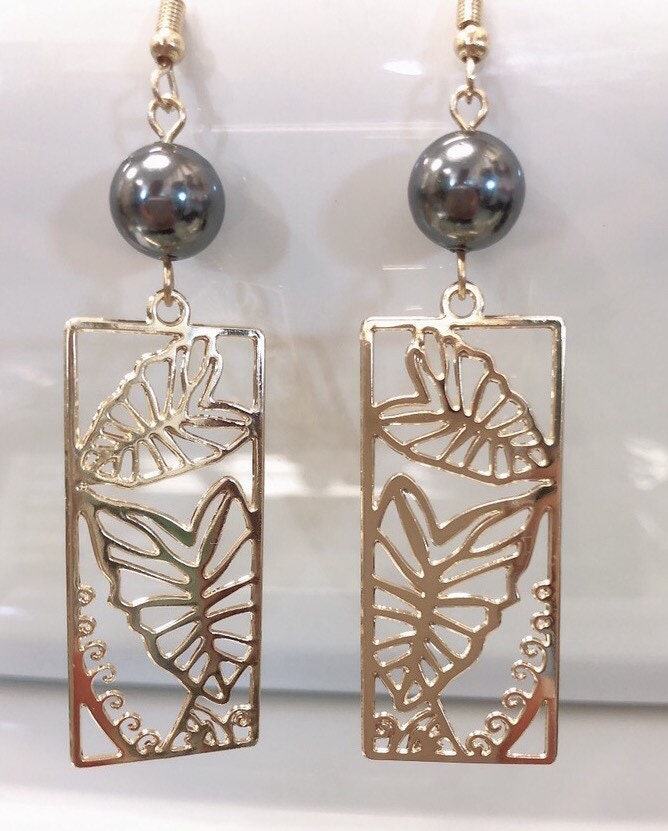 Hawaiian Taro Leaf : Hamilton Gold Earring with  Shell Pearls