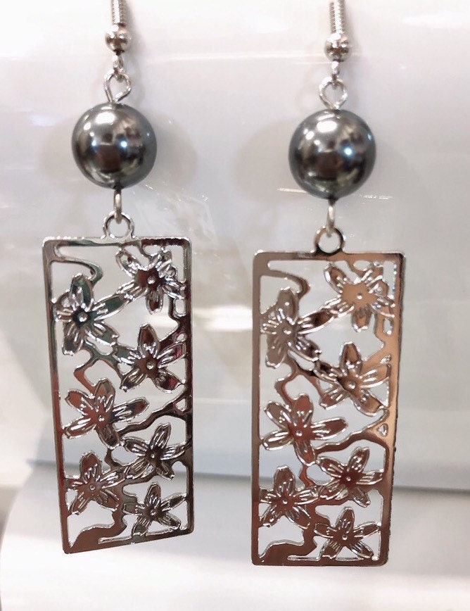 Hawaiian Cherry Blossom Flowers : Hamilton Silver Earring with  Shell Pearls