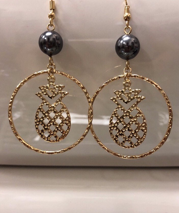 Hoop Pineapple: Hamilton Gold Earring with  Shell Pearls