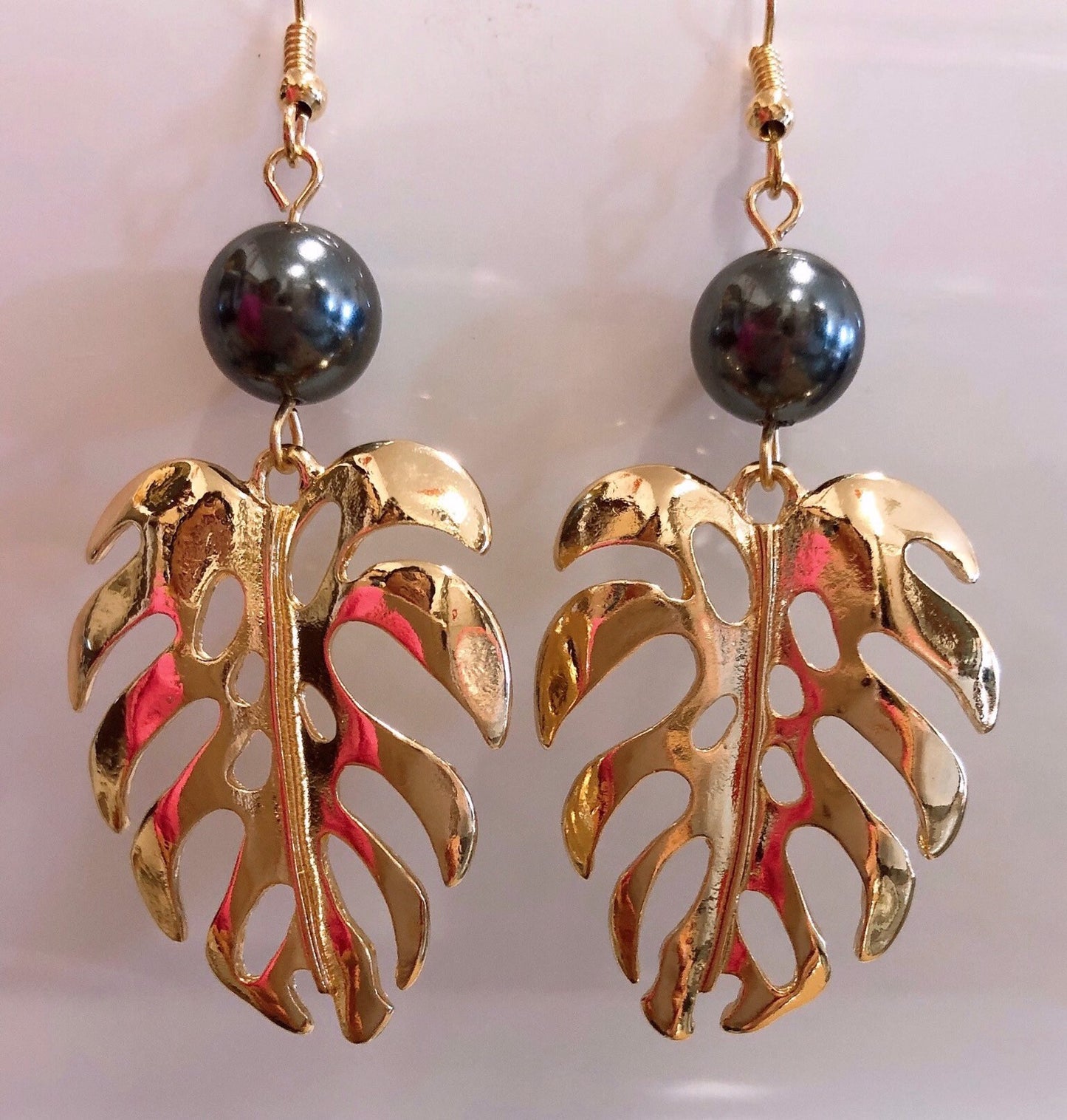 Monstera Leaf : Hamilton Gold Earring with  Shell Pearls