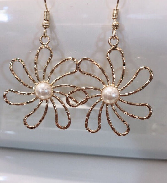 Tropical Tiare Flower Earrings: Hamilton Gold Earring with White Shell Pearls