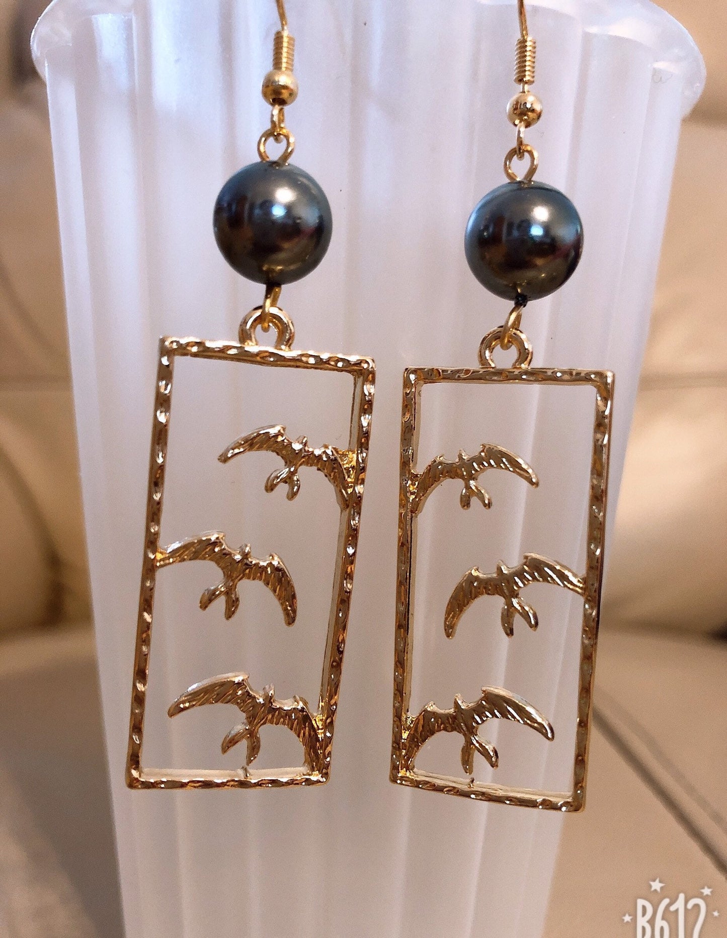 Iwa Birds: Hamilton Gold Earring with  Shell Pearls