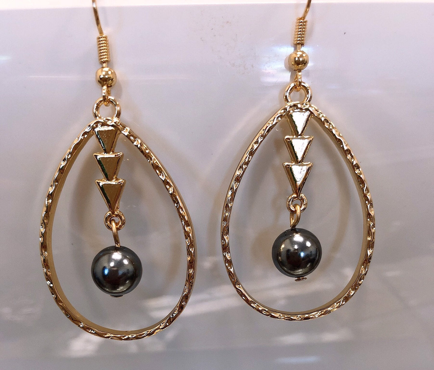 Mauna Kea Teardrop: Hamilton Gold Earring with  Shell Pearls new color pearl