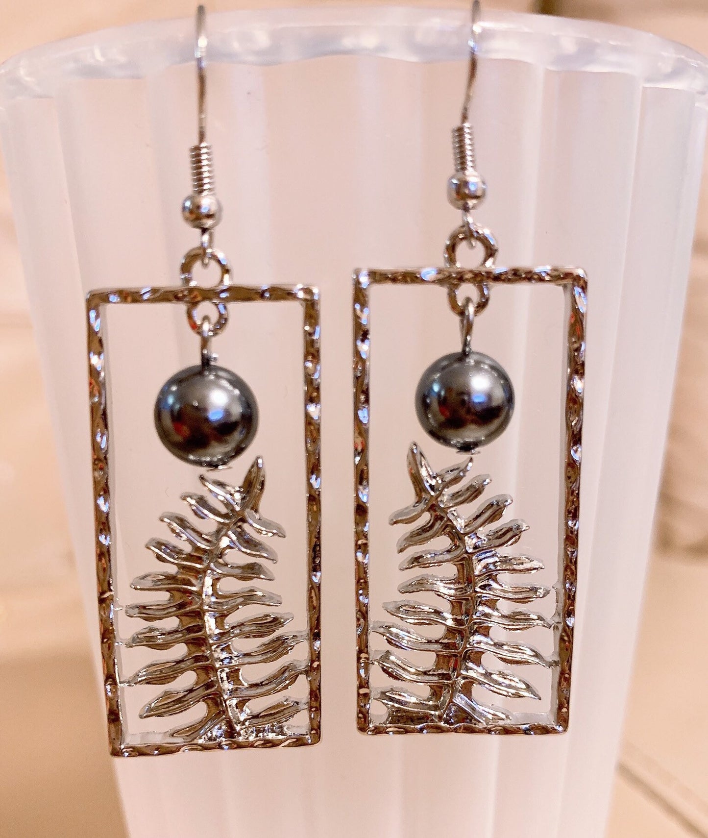 Tropical Fern Leaf: Hamilton Silver Hapu'u Leaf Earring with Shell Pearls