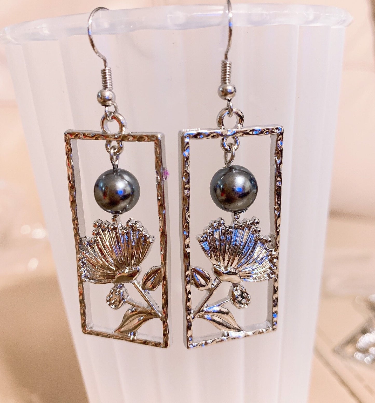 Lehua Tropical Flowers: Hamilton Silver Earring with  Shell Pearls