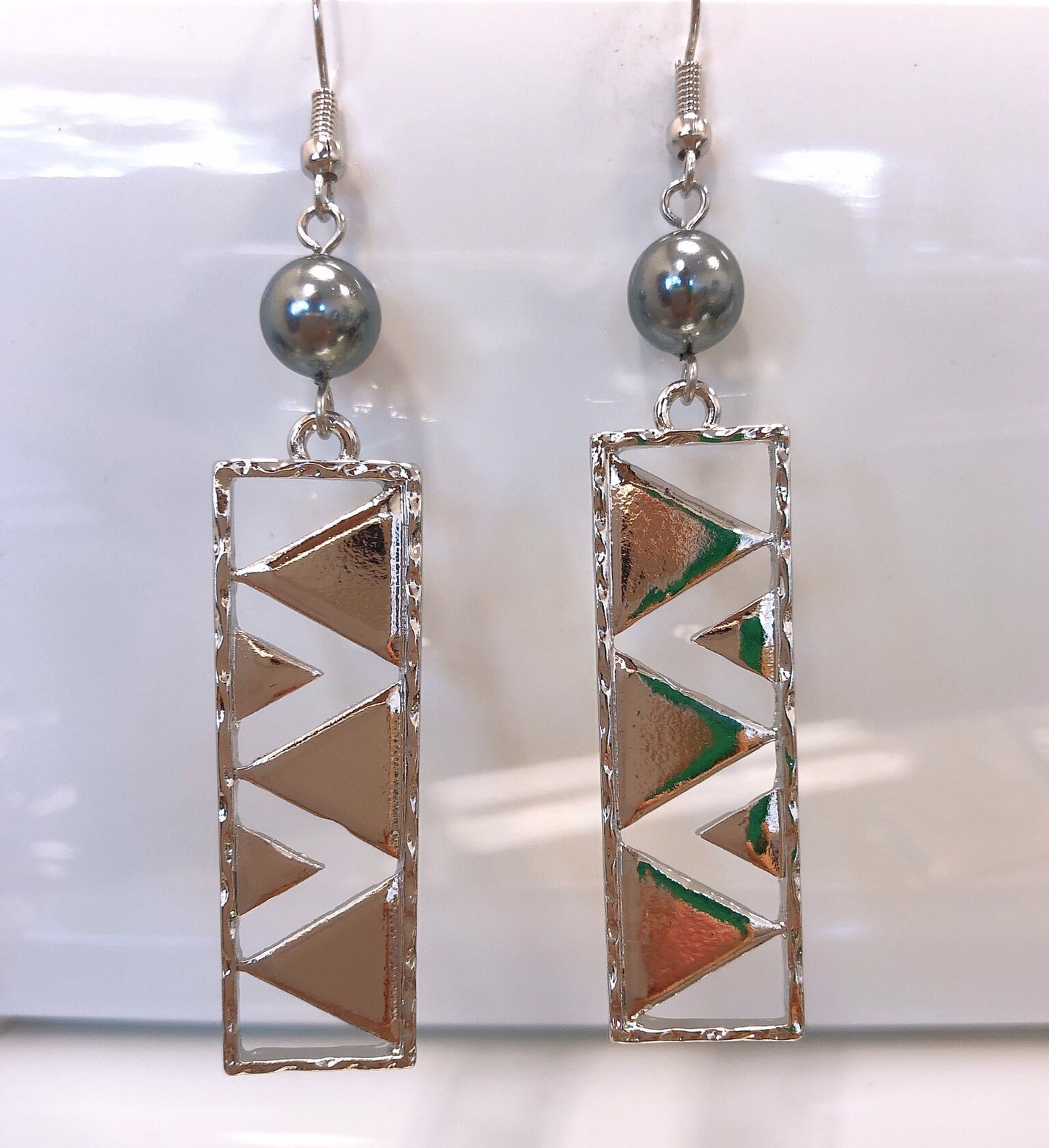 Mauna Kea : Hamilton Silver Earring with  Shell Pearls