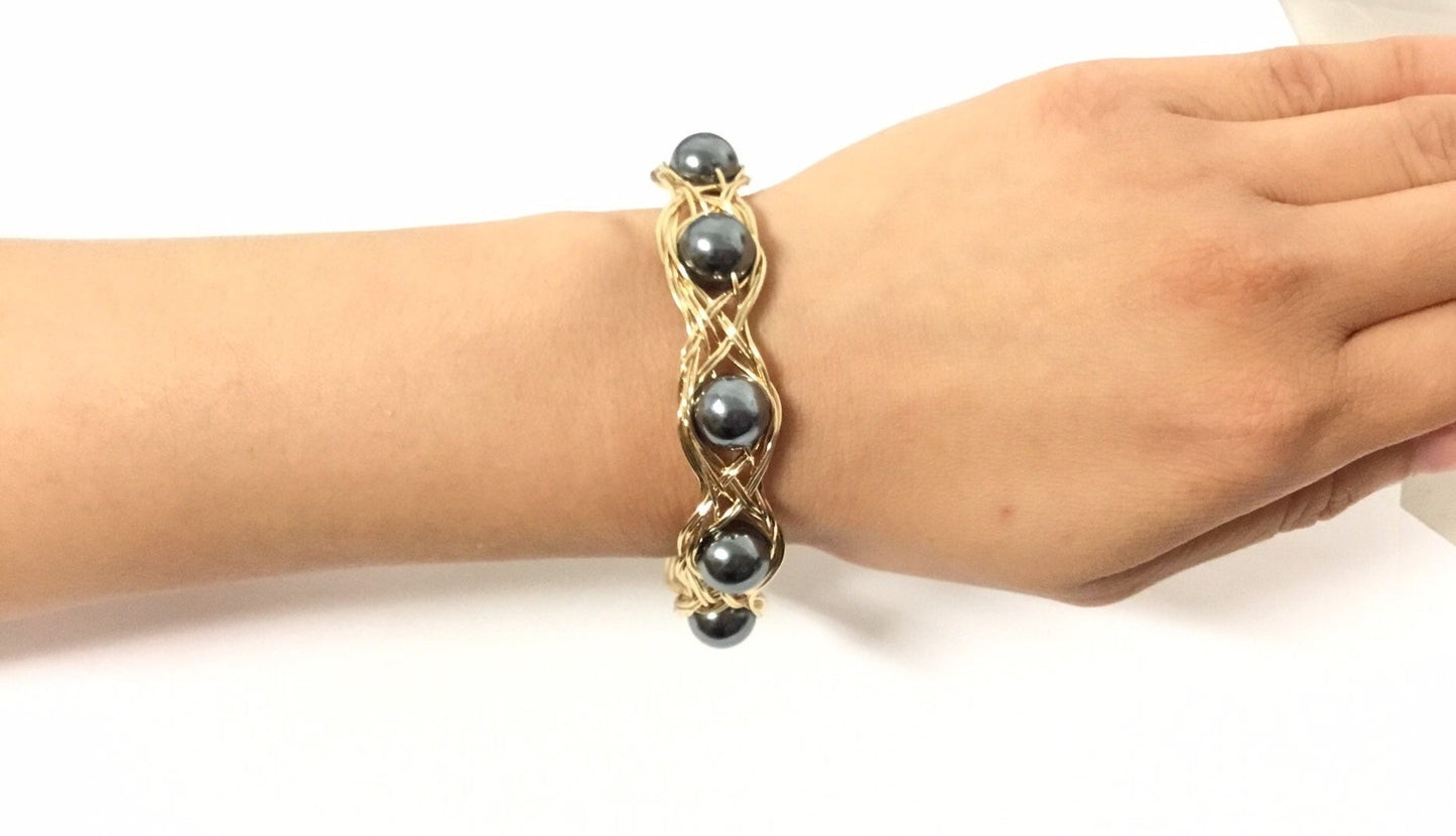 Wire Wrap Black Shell Pearl Hamilton Gold Bracelet